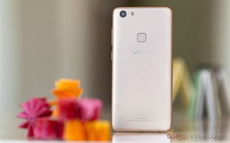 vivo V7+ review .